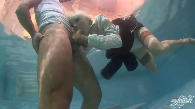 Blonde Chick Sucks Hard Dick Underwater Fetish Porn