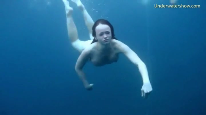 Three Ladies Get Naked Swimming In The Ocean Teen Porn